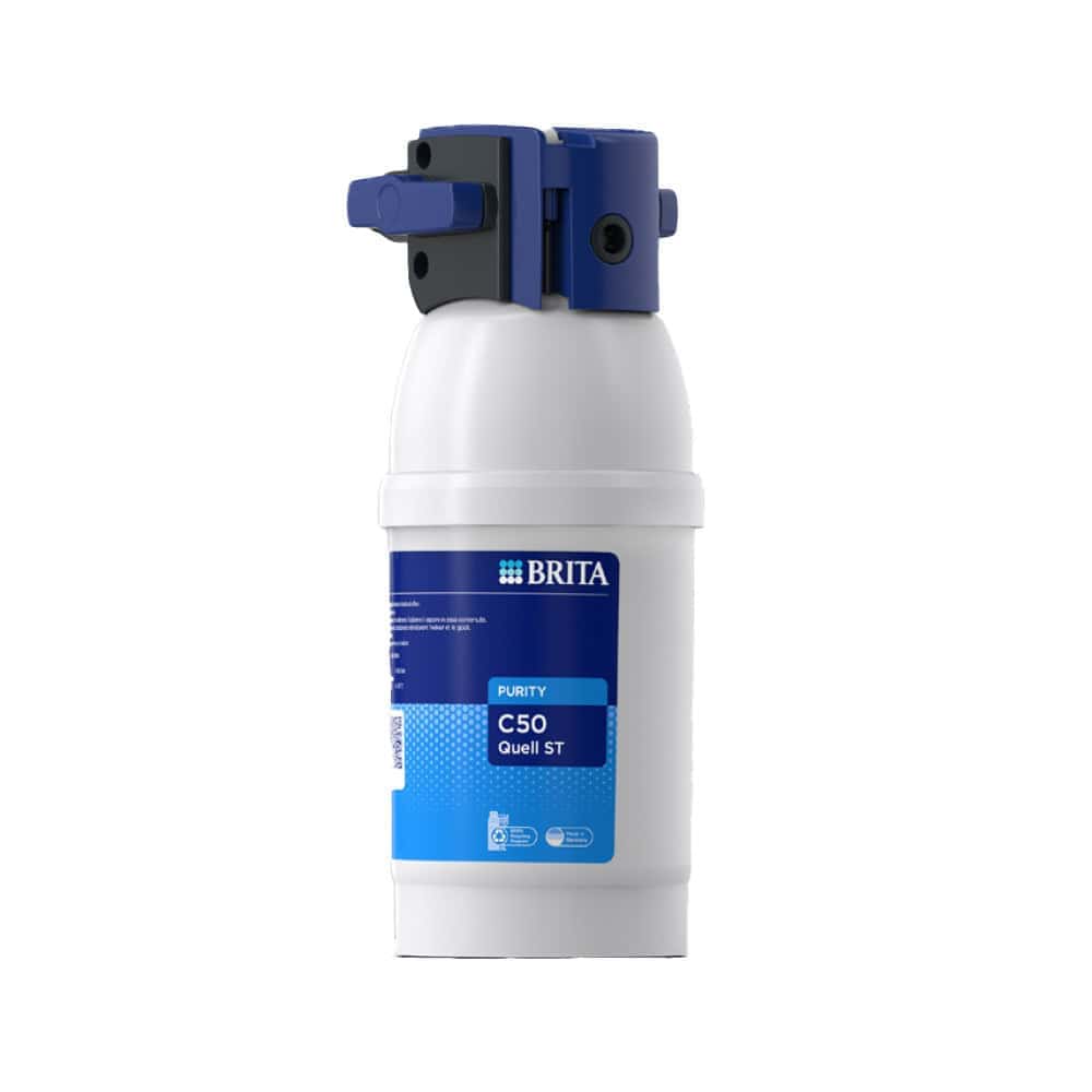 מחסנית סינון מים מדגם BRITA PURITY C50 Quell ST עם תווית כחולה ולבנה, הכוללת מכלול שסתומים כחול בחלקה העליון על רקע לבן חלק — אידיאלית לשימוש עם מכונת קפה או בעת הכנת קפה איכותי. | אספרסימו