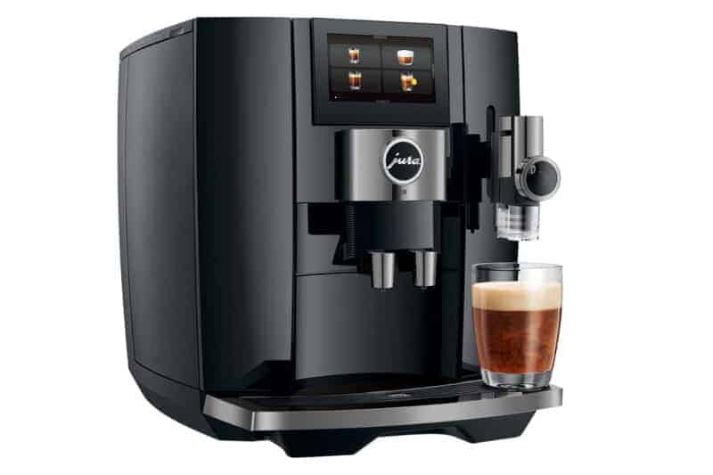 מכונת אספרסו אוטומטית JURA J10 TWIN בצבע שחור, המצוידת בתצוגה דיגיטלית, מוזגת קפה לכוס זכוכית, ויוצרת משקה בעל שכבות יפהפיות עם קרמה עשירה וקצף, ליצירת כוס קפה מושלמת. | אספרסימו