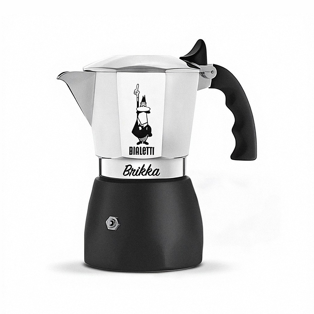 מקינטה ביאלטי בריקה 4 כוסות (Bialetti Brikka) מתאפיינת בעיצוב נירוסטה עם ידית ובסיס שחורים, ועליה מוטבע הלוגו האיקוני של ביאלטי עם השפם בחלק העליון — מושלמת להכנת קפה איכותי בעל ארומה עשירה. | אספרסימו