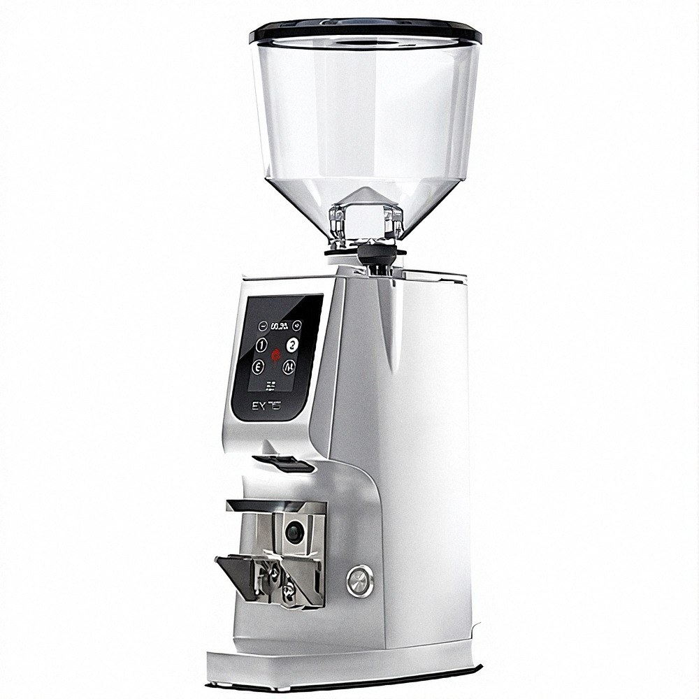 מטחנת הקפה החשמלית Eureka Atom Excellence 75 – כרום, המתאפיינת בגימור כסוף ומלוטש, מיכל פולים שקוף בחלק העליון, תצוגה דיגיטלית ולוח חלוקה, מוצגת על רקע לבן — מושלמת להפקת ארומה עשירה ולהבטחת כך שכל כוס תהיה כוס קפה מושלמת. | אספרסימו