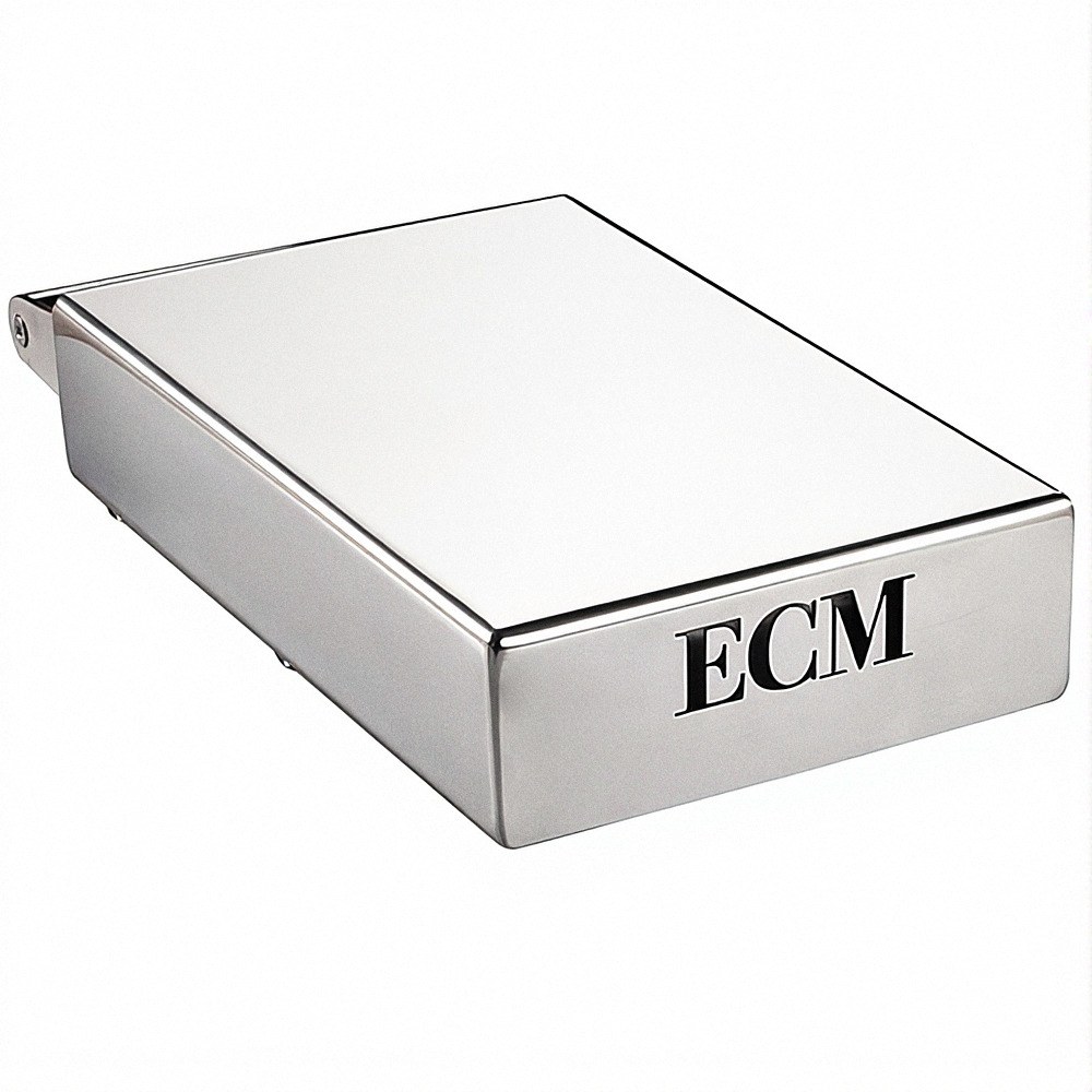 קופסת פסולת מלבנית וכסופה, עם הכיתוב "ECM" מודפס בחזית, המיועדת לפינוי קפה טחון משומש ולשיפור מערכת מכונת הקפה שלכם, כדי להבטיח חוויה עשירה בארומה באופן עקבי. | אספרסימו