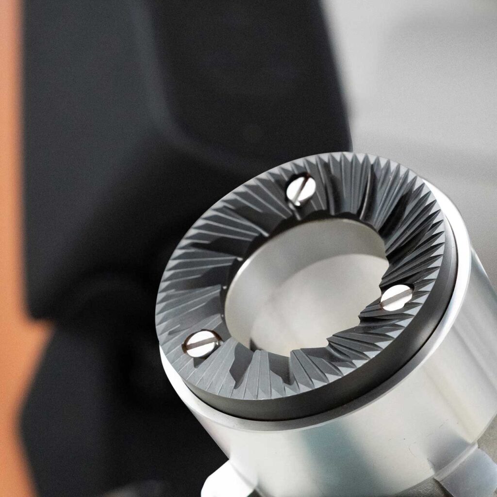 מטחנת קפה מקצועית פיורנזטו לבנה 64 ממ שוקלת Fiorenzato Grinder AllGround Sense White מתצוגה - תמונה 7 | אספרסימו