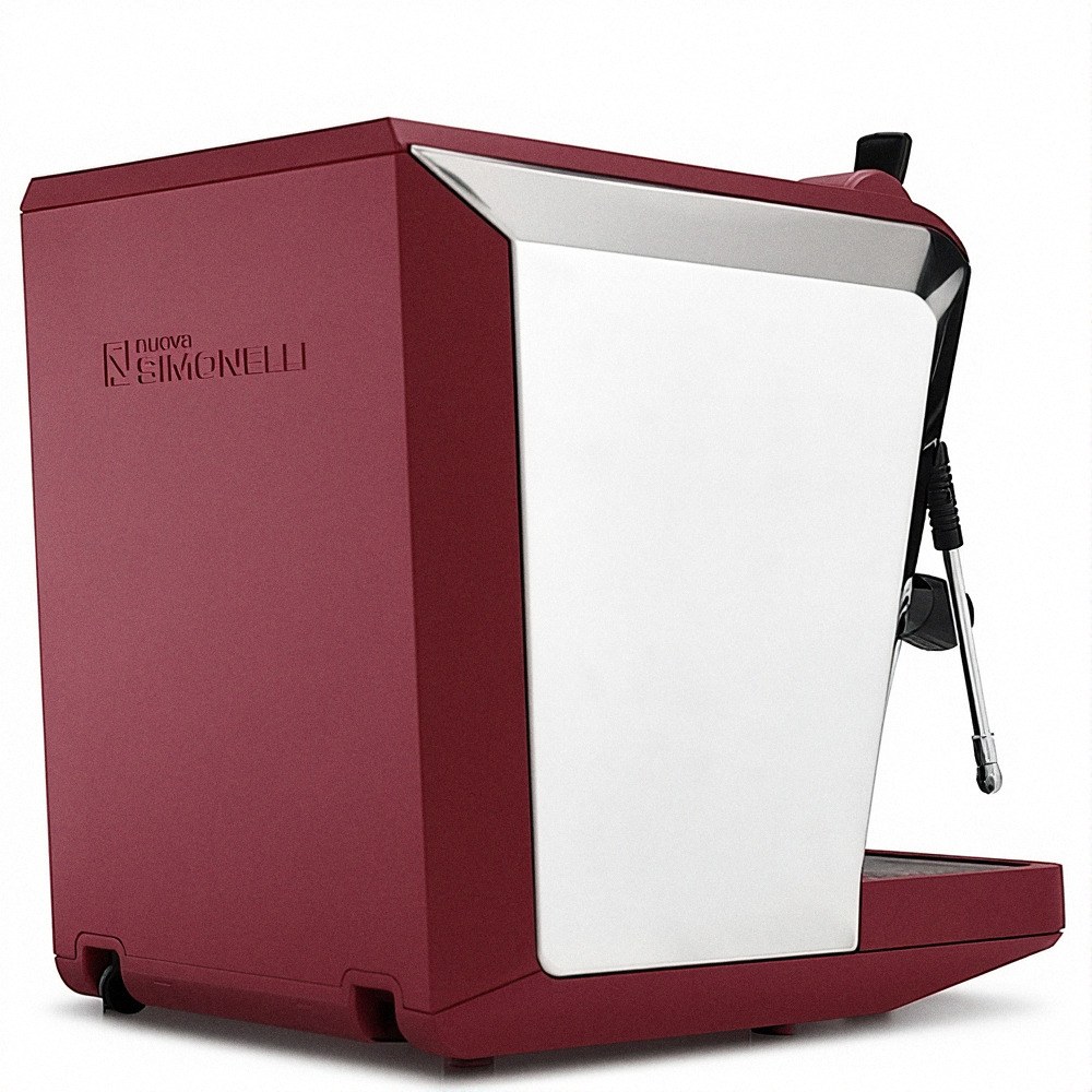 מבט צדדי על מכונת האספרסו Nuova Simonelli Oscar II – צבע שחור (Copy), עם גימור אדום וכסוף וצינור אדים בחזית. | אספרסימו